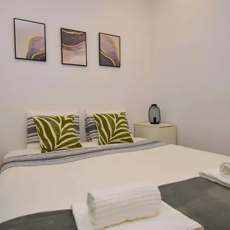Modern Downtown Apartmán *