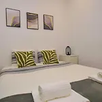Modern Downtown Апартаменти *