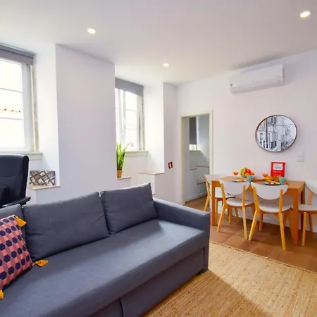 Modern Downtown Apartment *